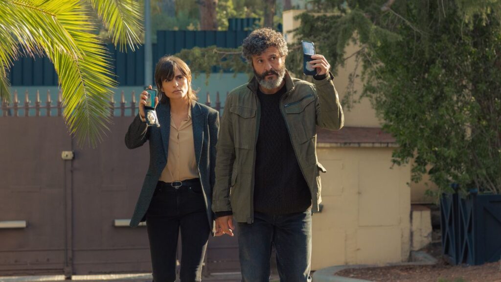 L&rsquo;Étau des Ombres : La Propagande Politique et son Échec Évocateur