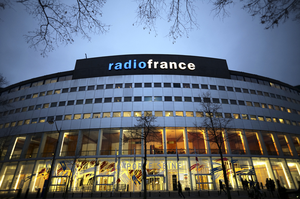 300 fréquences FM éradiquées : Radio France plonge dans l&rsquo;ère numérique au détriment des auditeurs