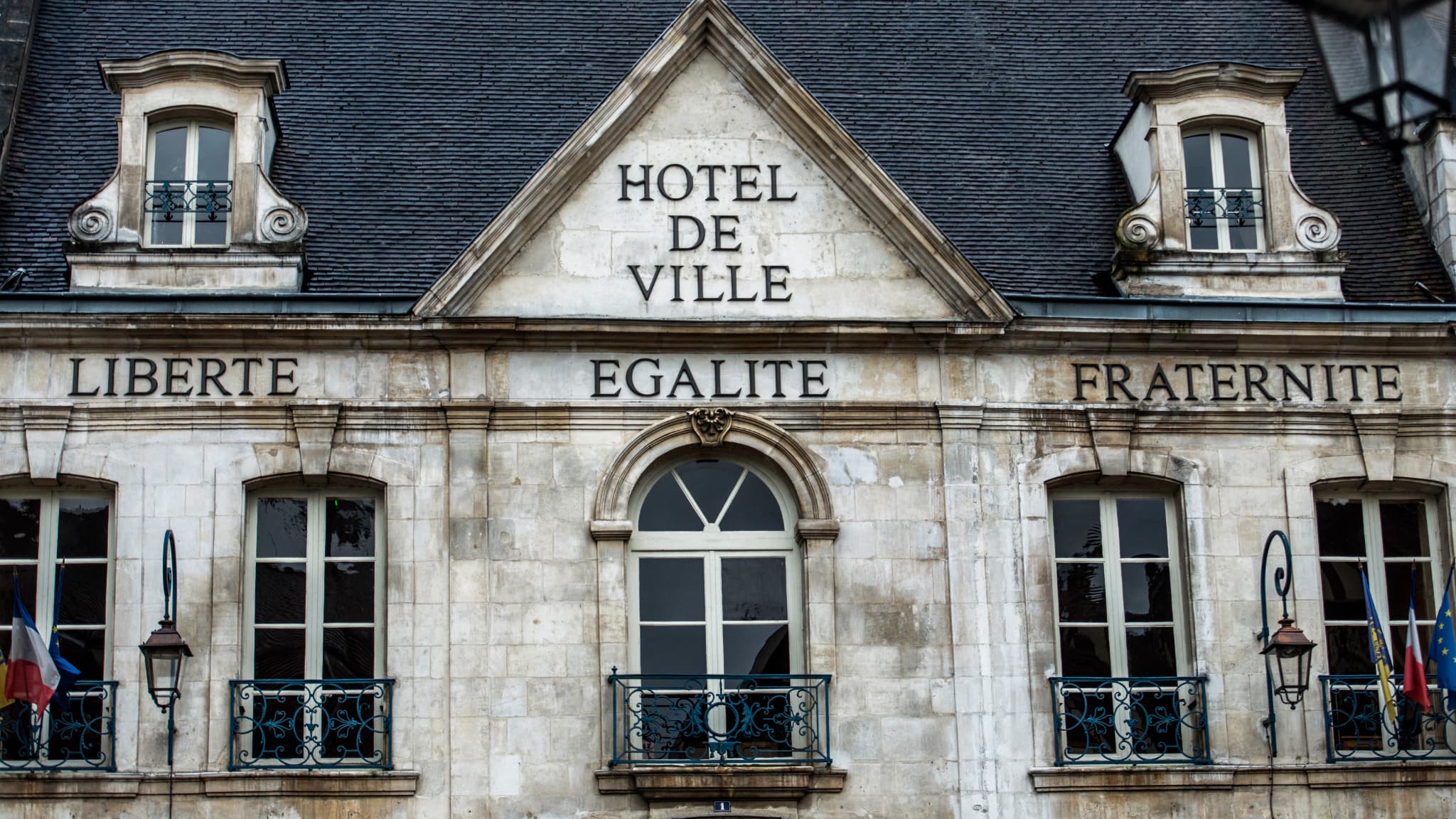Deux élus français préparent une offensive contre l’expression religieuse publique