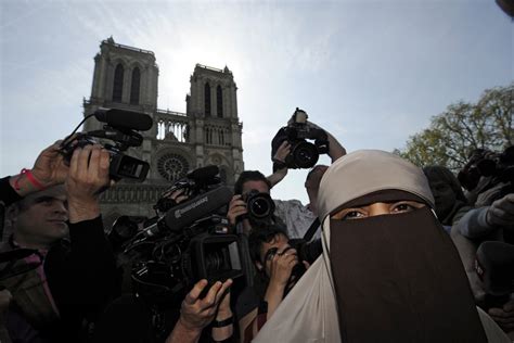 L&rsquo;interdiction du voile : une tentative de contrôle sur l’identité ? Mathias Leboeuf défend la liberté vestimentaire