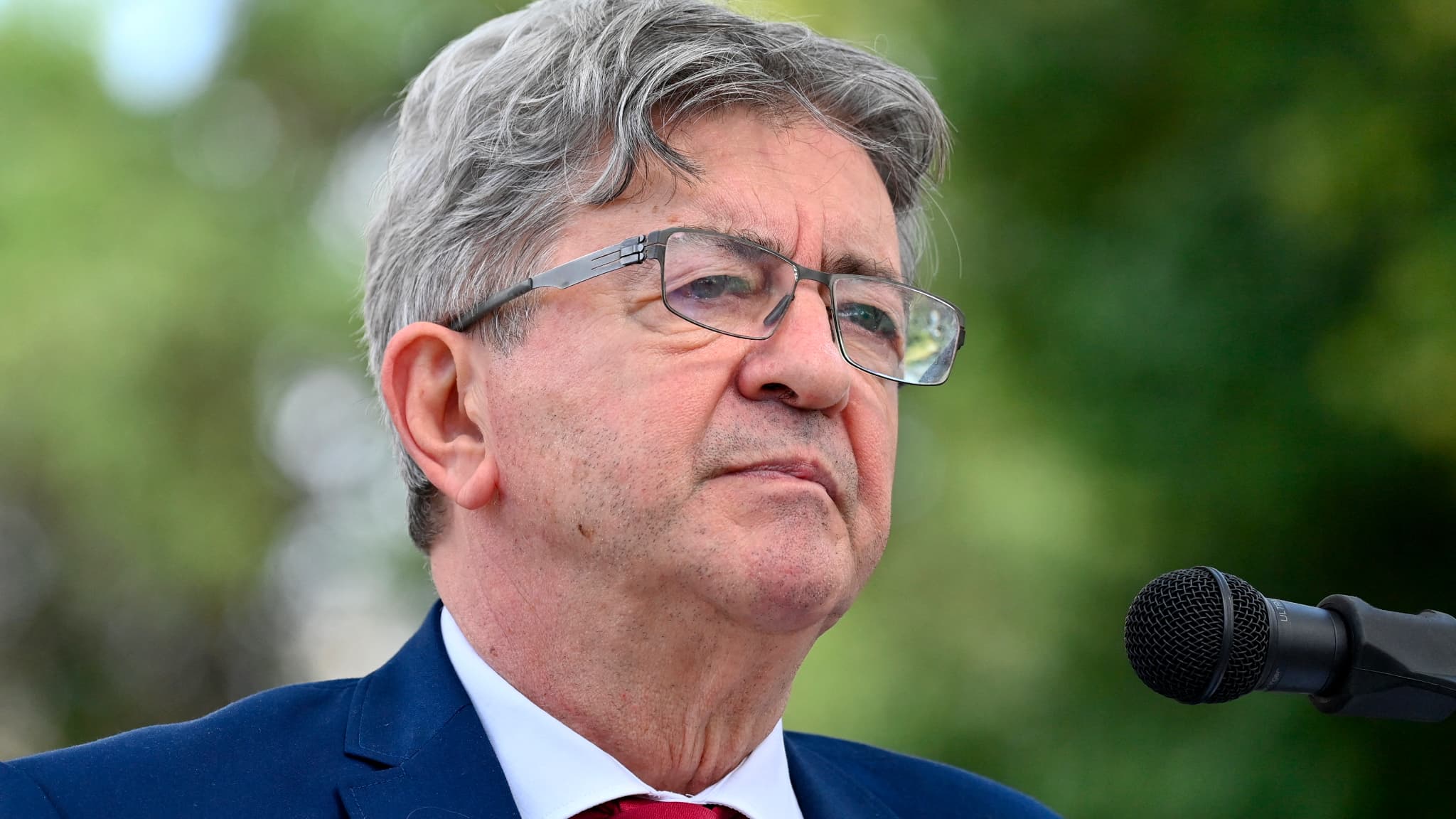 L&rsquo;Art d&rsquo;Éloigner : Comment Mélenchon Fait Disparaître la Réflexion des Jeunes